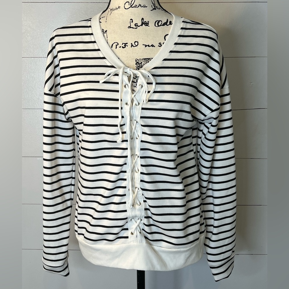 DAYTRIP STRIPED V NECK TOP SZ S